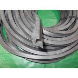 GUARNIZIONE GIROPORTA FIAT 1100 103 N.B. MONTATA SULLA PORTA